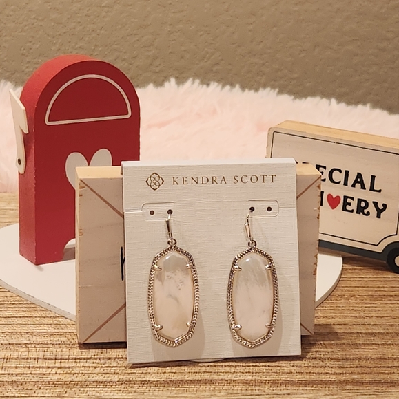 ELLE EARRING - SILVER IVORY MOP - Picture 1 of 5